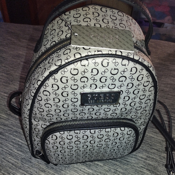GUESS mini back pack - Picture 4 of 4